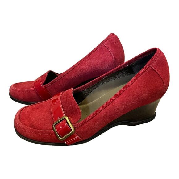 Easy spirit red sueded leather wedge loafers size 8.5 - Picture 1 of 10